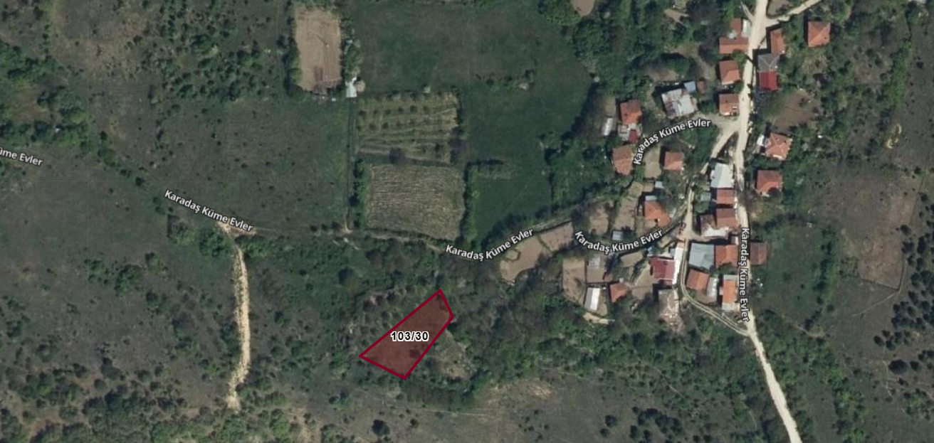 KARABÜK MERKEZ YEŞİLTEPE  KÖYÜNDE  860  M² TARLA SATILIKTIR